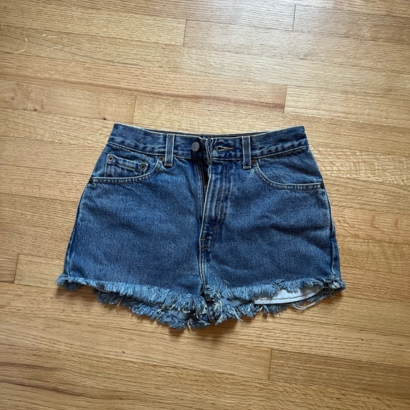 Vintage Levi’s Shorts - Picture 2 of 8